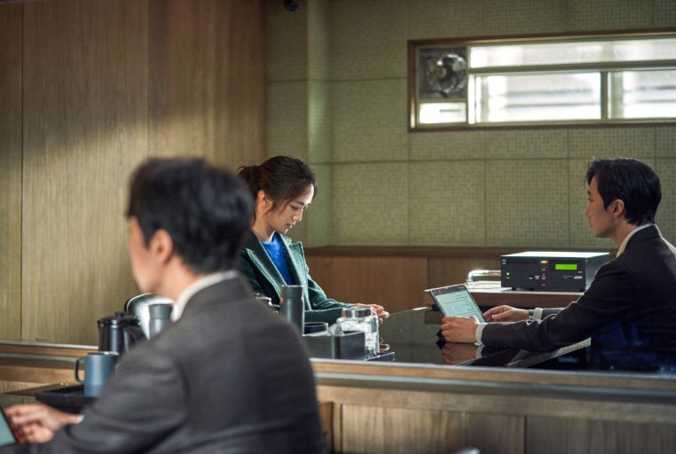 영화 헤어질 결심에서 심문 받는 장면