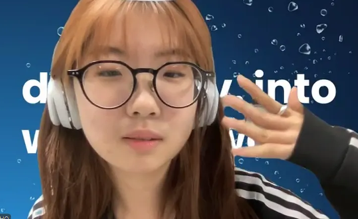 더워 🥵: 에어컨 좀 틀어주세요